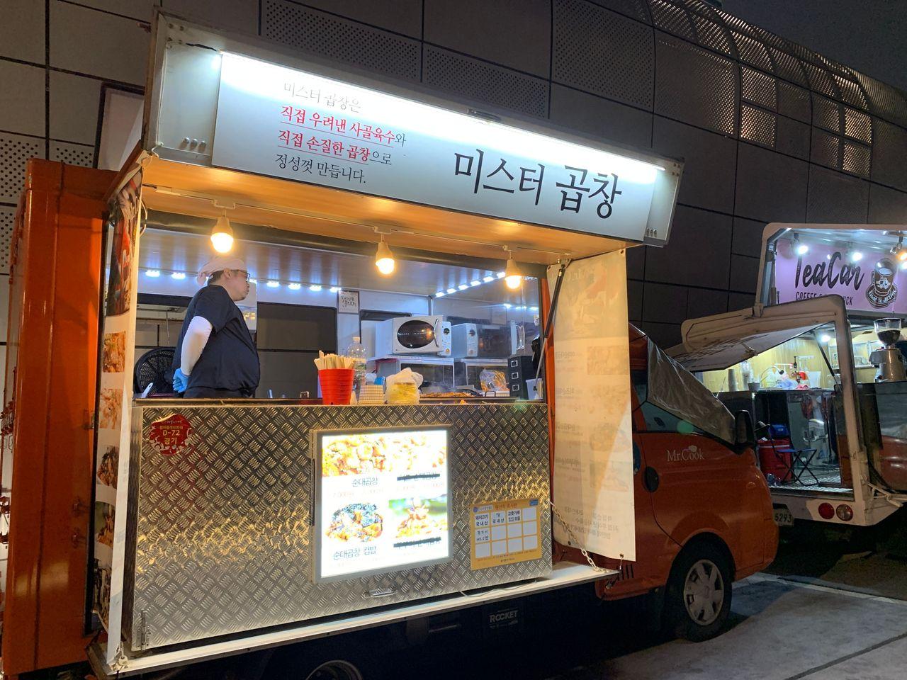 2025 Dongdaemun Night Market Visit! - Enjoy all the attractions from lively DDP night market!